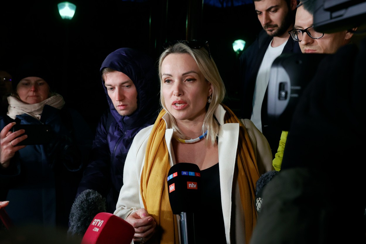 Jurnalista Marina Ovsianikova a fugit din arestul la domiciliu și nu e de găsit: "Să-i puneți brățară electronică lui Putin, nu mie"
