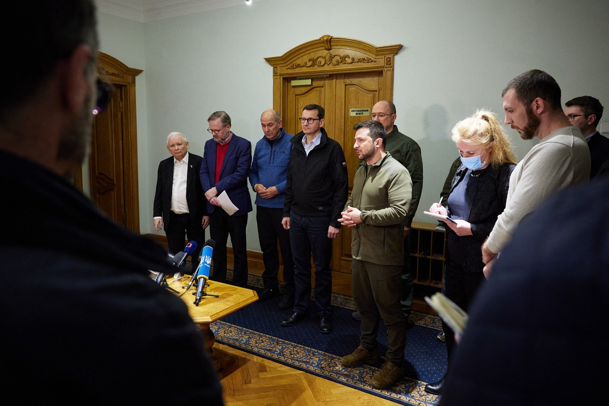 Premierul Cehiei, după vizita la Kiev: Ucraina are nevoie înainte de toate de mai multe arme ca să se apere