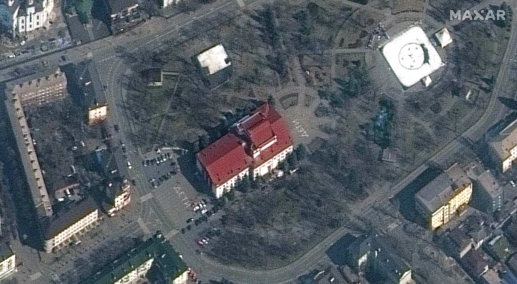 Cel puțin 300 de morți sub dărâmăturile Teatrului Dramatic din Mariupol (autorități locale)