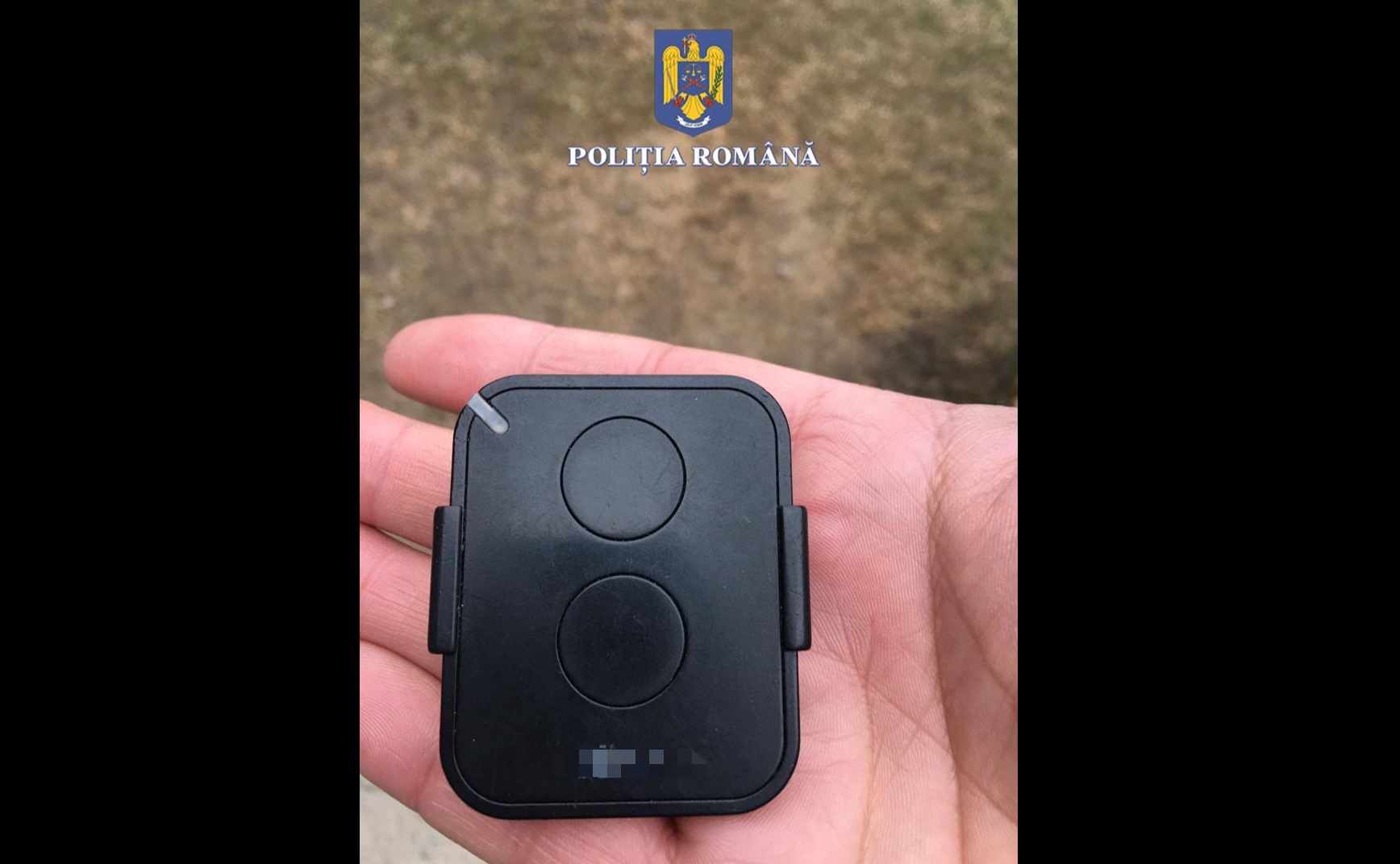 Un bărbat a furat 3.000 de euro și 12.000 de lei dintr-o mașină parcată, după ce a bruiat semnalul telecomenzii șoferului