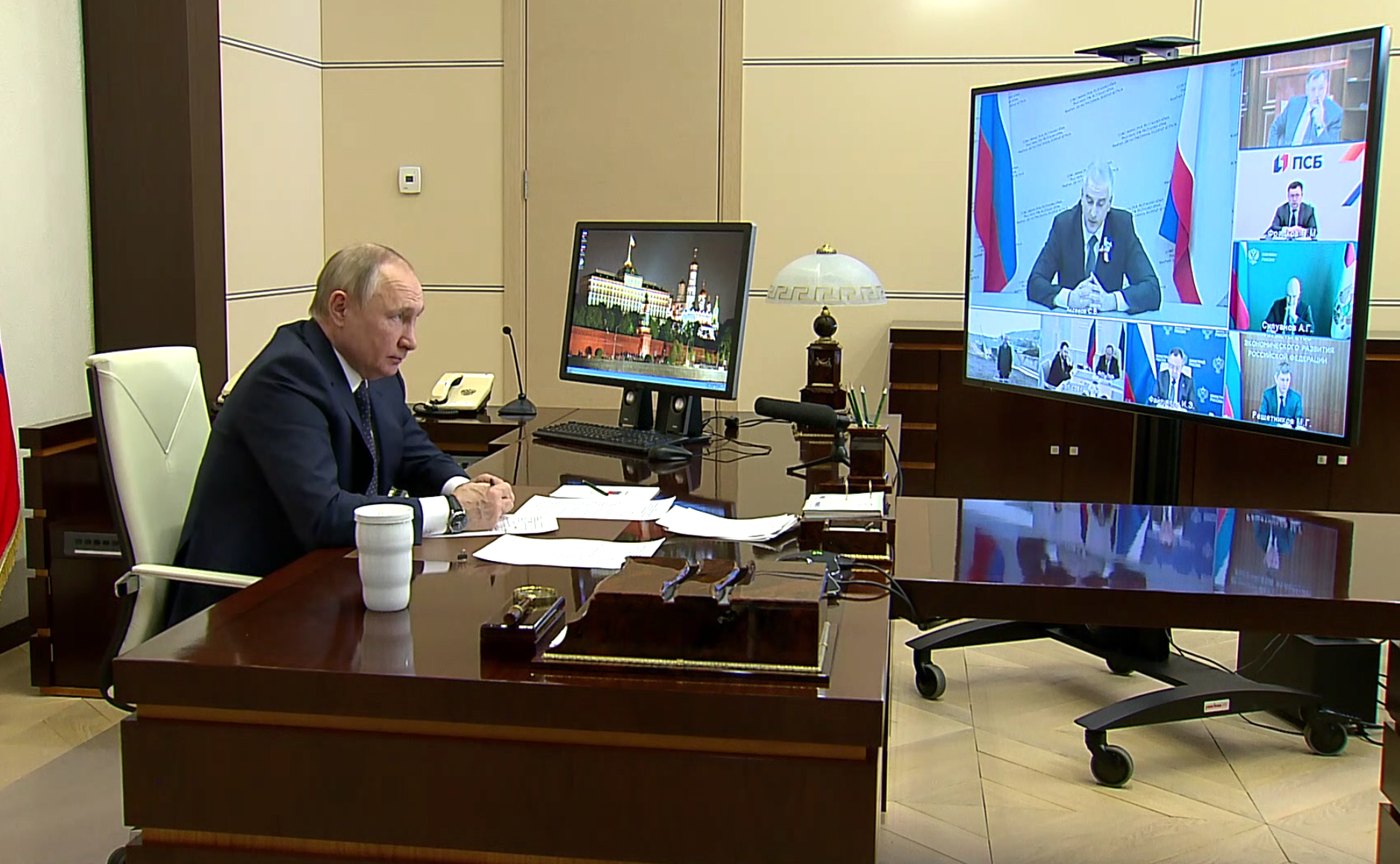 Vladimir Putin devine din ce în ce mai paranoic și se teme că va fi otrăvit, susține jurnalistul Craig Copetas