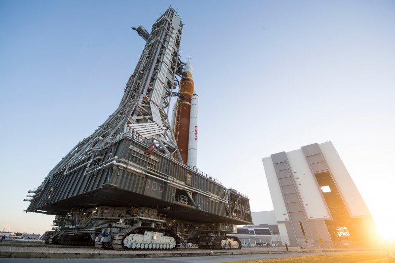 Primele imagini de la debutul noii rachete gigantice cu care NASA speră să trimită din nou oameni pe Lună