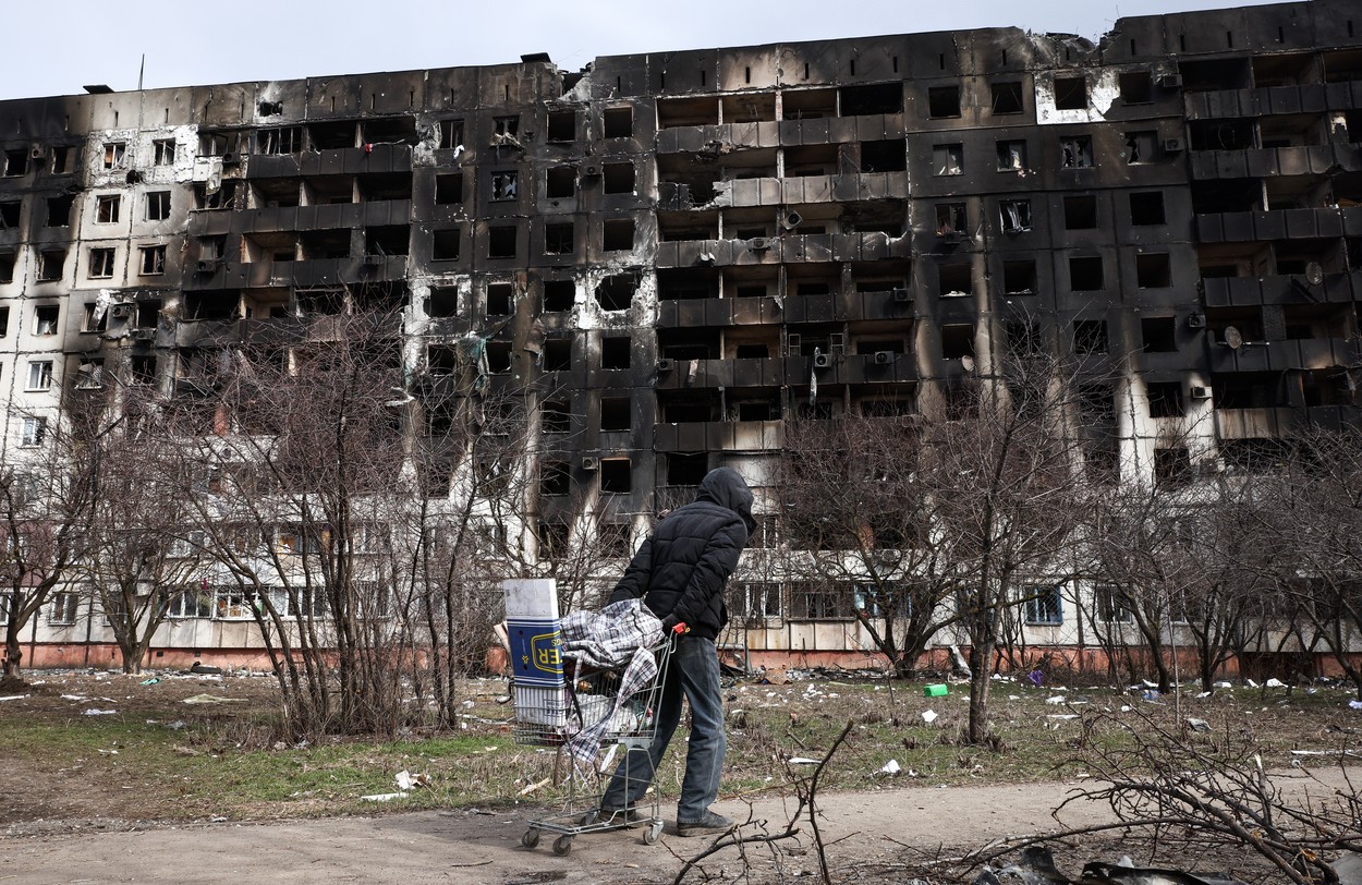 "Iadul pe pământ". Cadavre pe străzile din Mariupol, bolile se răspândesc, criza umanitară se agravează (BBC)