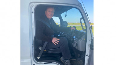 David Cameron la volanul unui camion