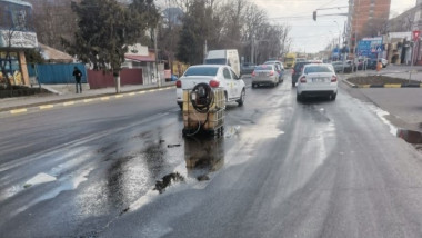 motorina varsata pe sosea