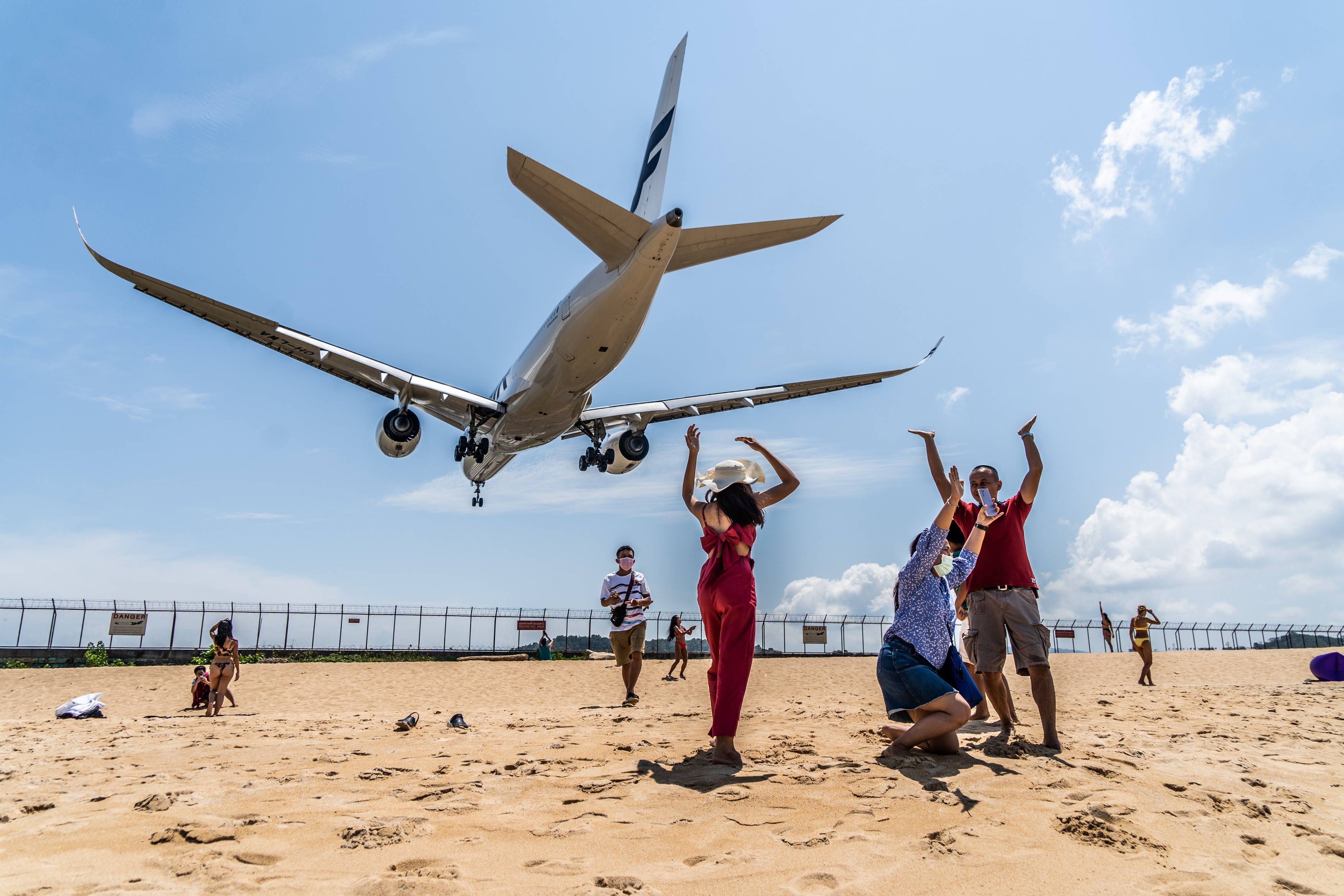 Thailanda propune miilor de turişti ruşi blocaţi pe teritoriul său să plătească în criptomonede