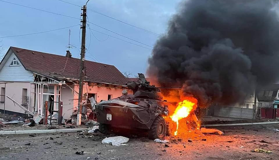 Coloană de tancuri rusești, distrusă de ucraineni în apropiere de Kiev. „Comandantul regimentului de invadatori a fost lichidat”