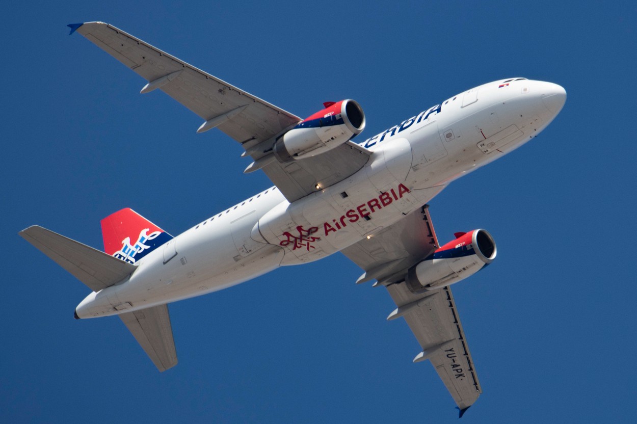 Nici măcar ameninţările cu bombă nu opresc zborurile Air Serbia spre Rusia