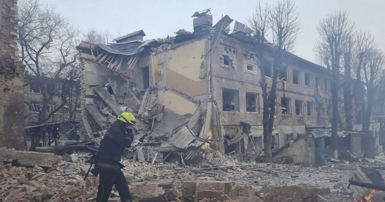 Război în Ucraina. Armata rusă a bombardat un spital de psihiatrie din Harkov. Rușii se pregătesc de asaltul Kievului