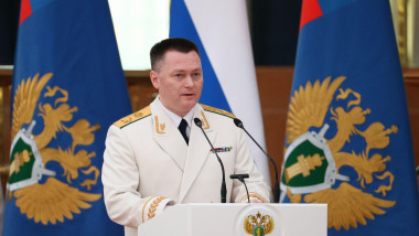 procurorul general al rusiei igor krasnov la o conferinta de presa
