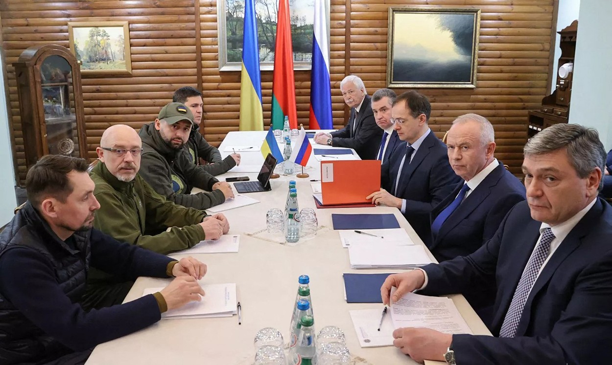 Negociatorul-șef al Rusiei: Reducerea acțiunilor militare în direcția Kiev și Cernihiv nu înseamnă încetarea focului