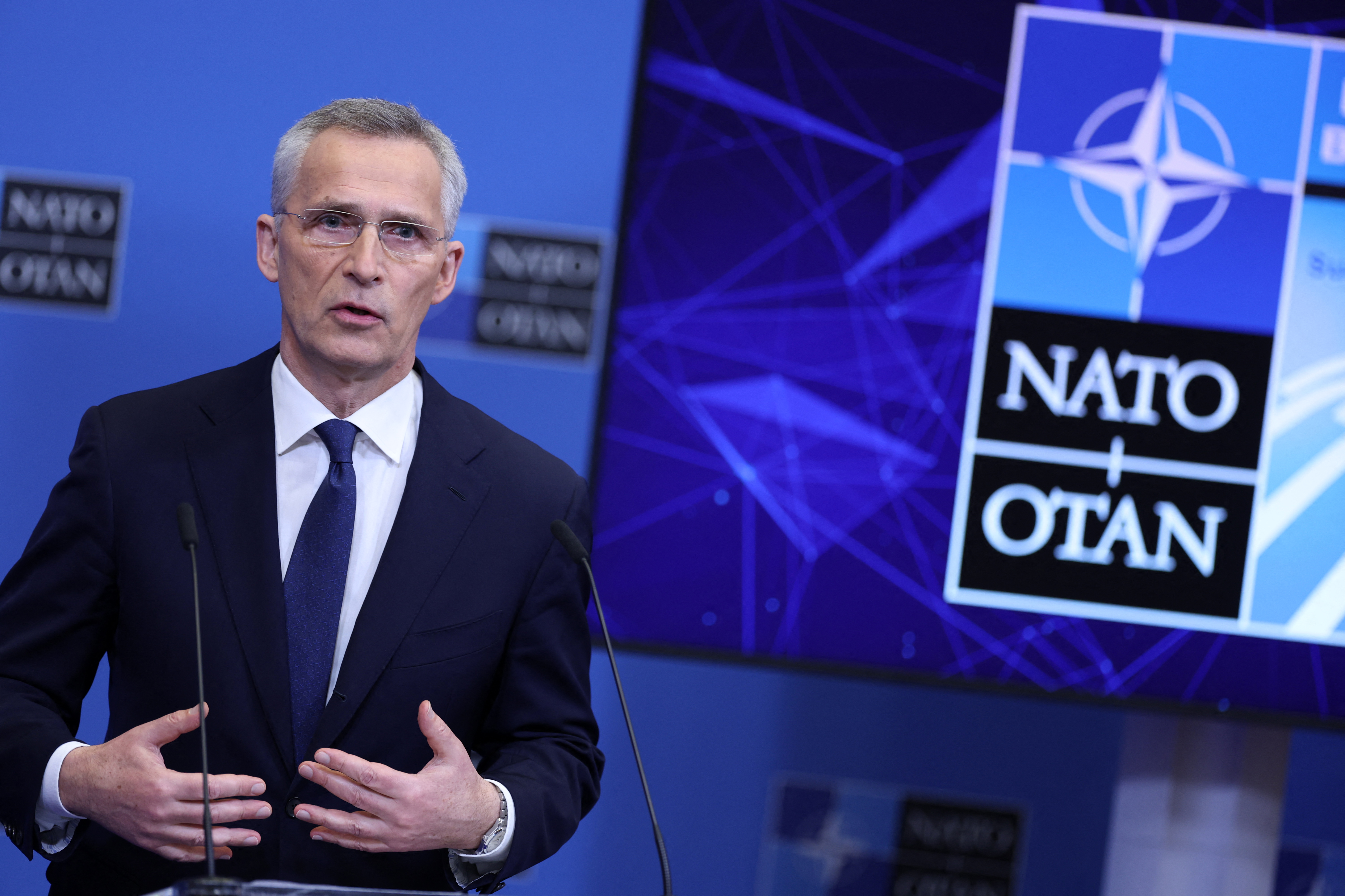 Stoltenberg: NATO oferă ajutor Ucrainei, dar nu va trimite trupe de pace, pentru a evita un război cu Rusia