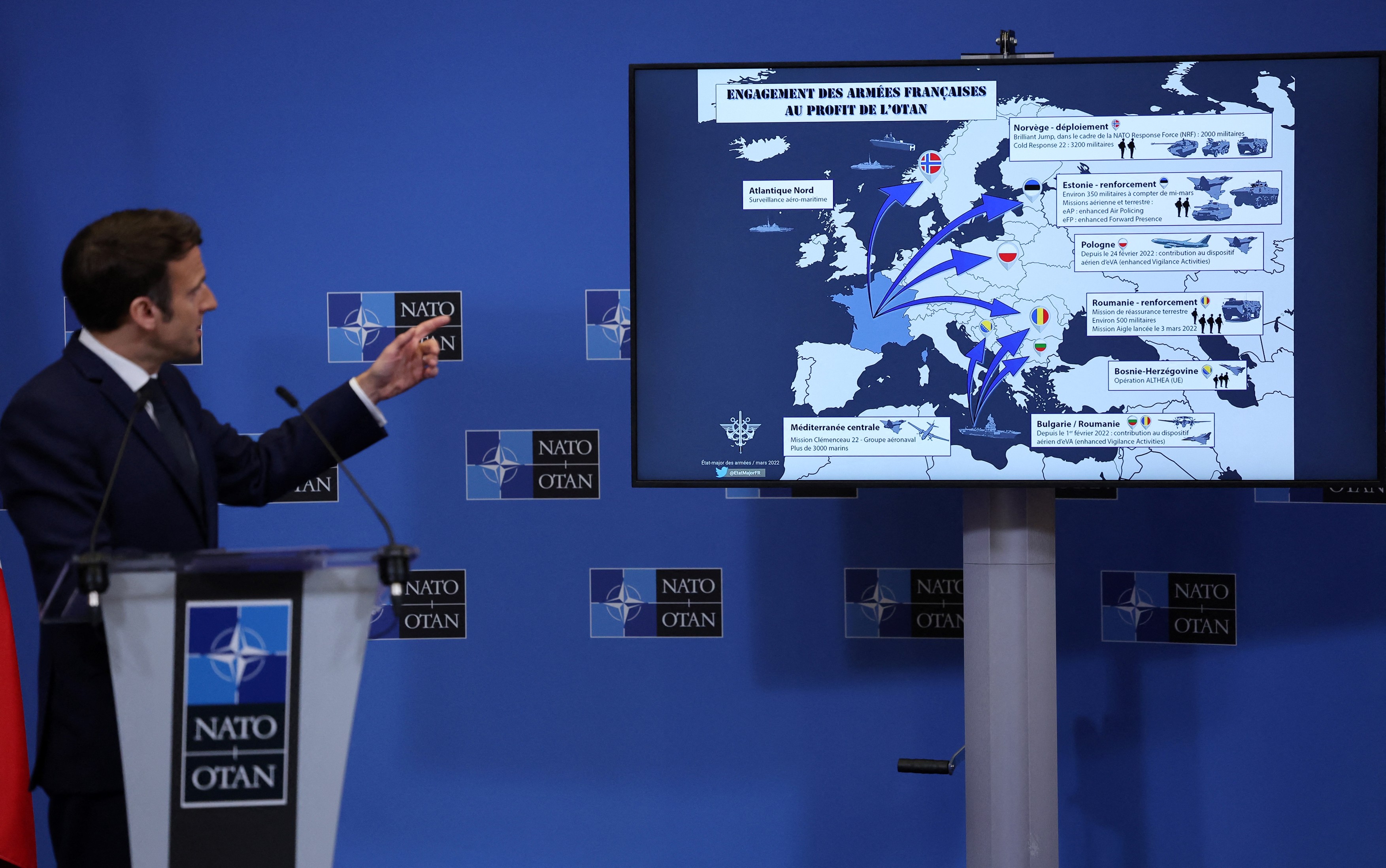 Emmanuel Macron s-a folosit de o hartă la summitul NATO pentru a arăta capacitatea sa de lider