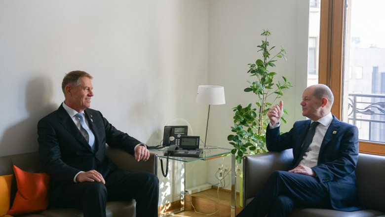 Klaus Iohannis s-a întâlnit la Bruxelles cu cancelarul german Olaf Scholz.