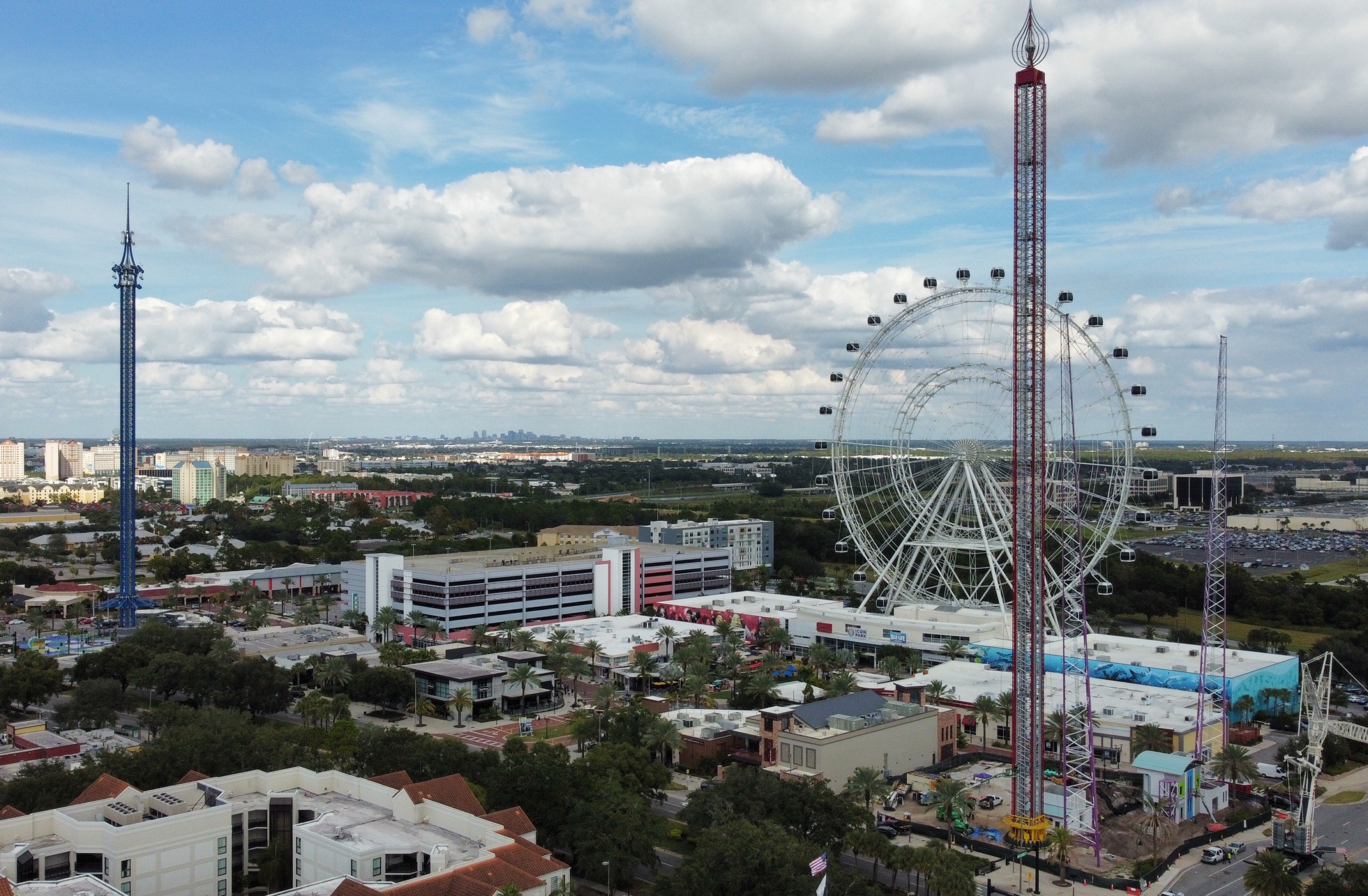 Un adolescent a murit după ce a căzut din cel mai înalt turn de cădere liberă din lume, dintr-un parc de distracții din Florida