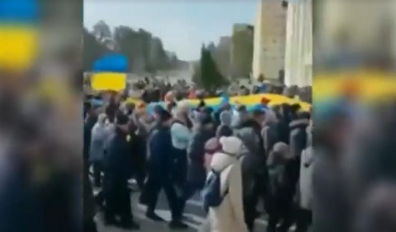 VIDEO. Rușii au intrat în Slavutici, orașul construit lângă Cernobîl. Forțele ruse l-ar fi răpit pe primar