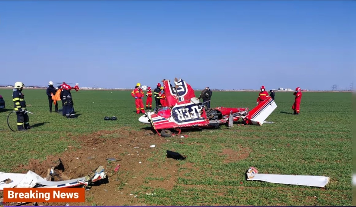 Un avion de acrobație s-a prăbușit în Prahova. Pilotul a decedat