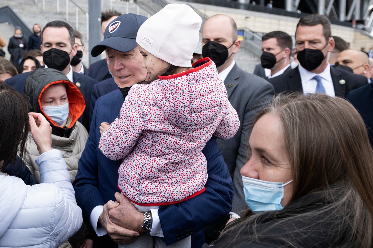 Joe Biden, printre refugiații ucraineni: Unei fetițe i-a vorbit despre nepoatele sale, iar mamelor le-a spus că sunt foarte frumoase