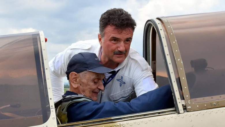 pilotul dan stefanescu si generalul Ion Dobran in avion
