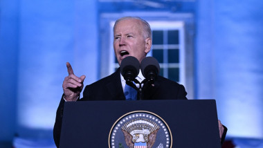 joe biden cu degetul ridicat a amenintare