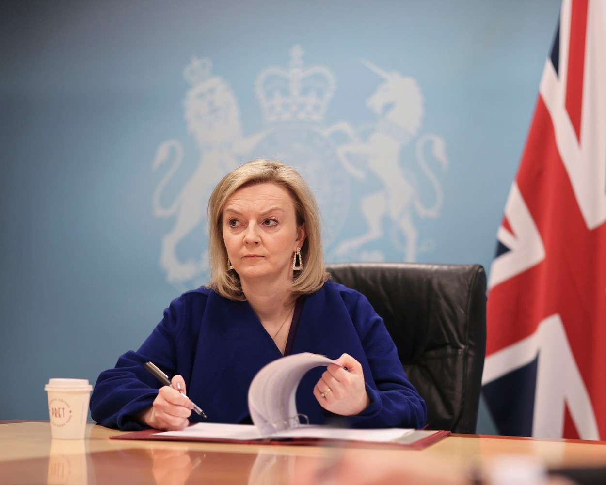 Când ar putea fi ridicate sancțiunile împotriva Rusiei? Ministrul britanic de externe, Liz Truss, detaliază condițiile
