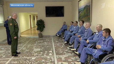 soldati rusi fara picioare aliniati in spital se intalnesc cu generalul fomin
