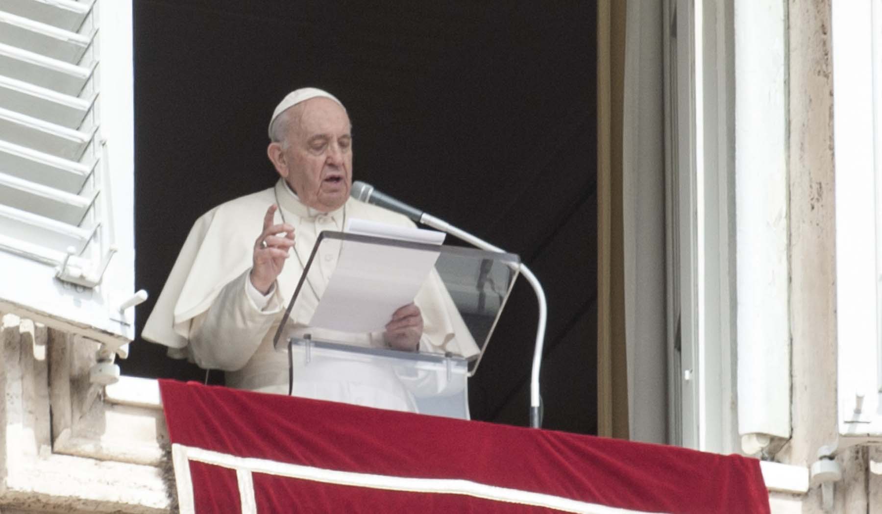 Papa Francisc spune că războiul poate să aducă sfârșitul lumii: „Destul! Opriţi-vă! Lăsaţi armele să tacă!”