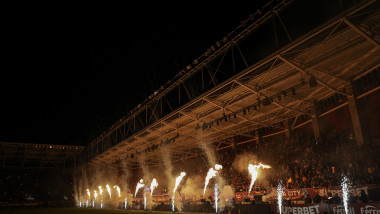 lumini la inaugurarea noului stadion giulesti