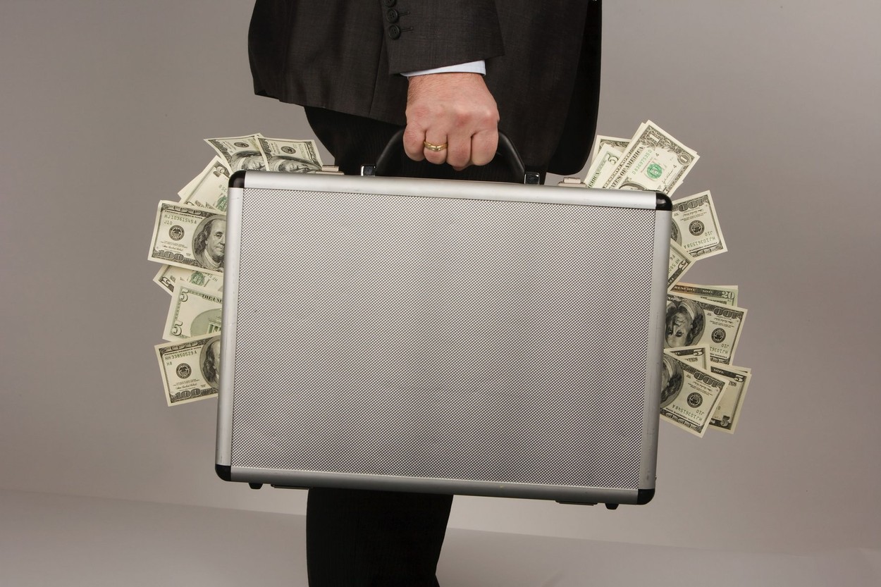 Cine sunt cei 6 români din topul celor mai bogați oameni din lume realizat de Forbes și de unde provin averile lor