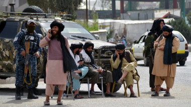 talibani la un punct de control in kandahar