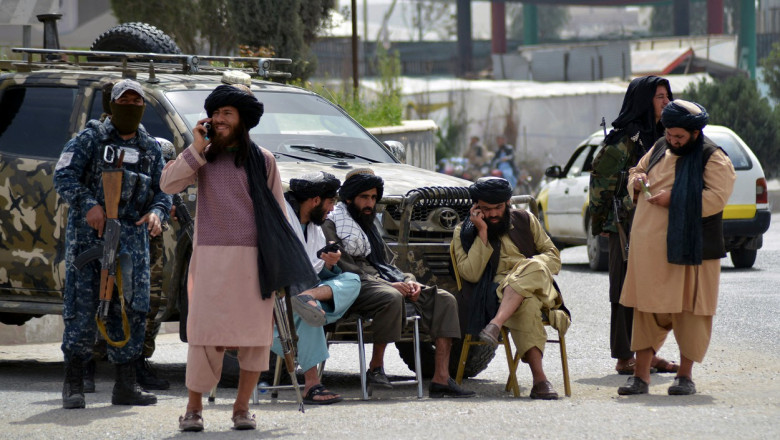 talibani la un punct de control in kandahar