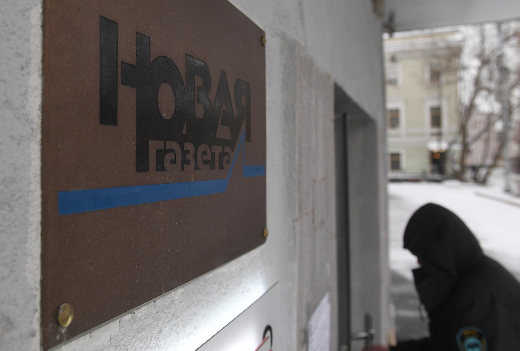 Publicaţia independentă rusă Novaia Gazeta şi-a suspendat activitatea în urma presiunilor Kremlinului