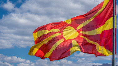 steagul macedoniei de nord fluturand
