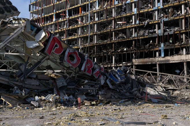 Clădiri distruse de invadatorii ruși în Ucraina