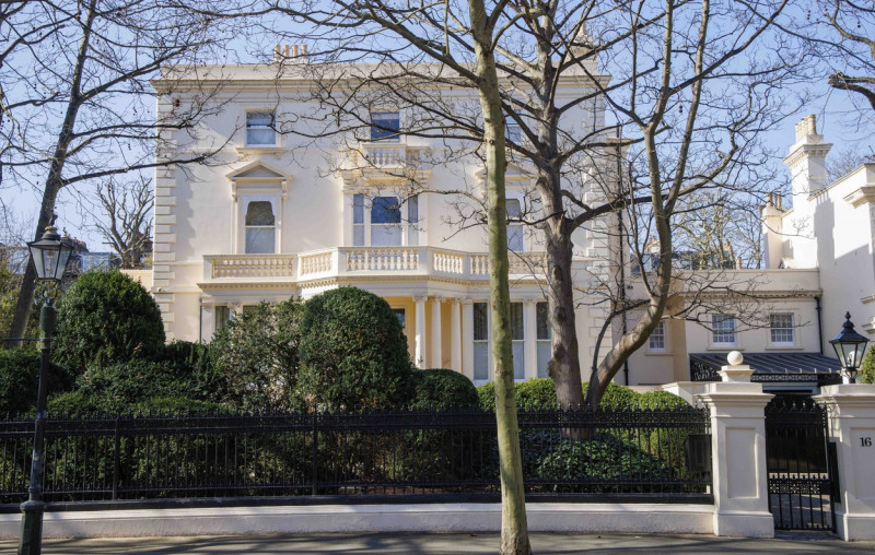 Roman Abramovich's Kensington House, Kensington, London, UK - 18 Mar 2022