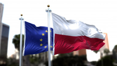 steagurile UE și Poloniei