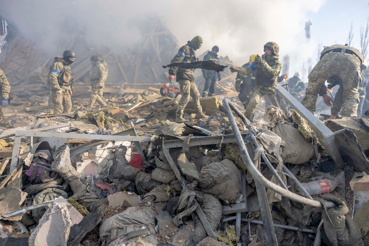 Război în Ucraina. Bombardamente ale trupelor ruse în mai multe orașe. Peste 260 de civili ucişi în Harkov de la începutul invaziei