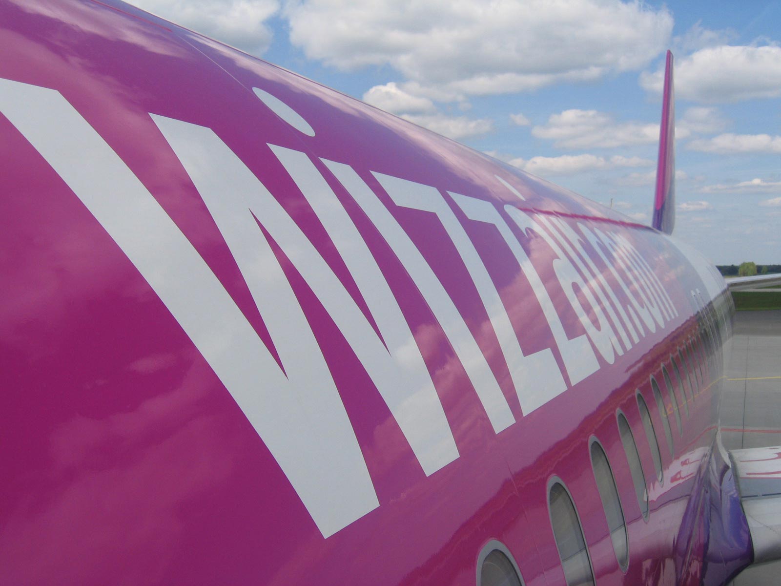 Bătaie la bordul unui avion WizzAir care a aterizat la București. Piloții au cerut intervenția forțelor de ordine