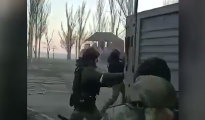 VIDEO. Lupte grele între militarii ucraineni și invadatorii ruși pe străzile din Mariupol
