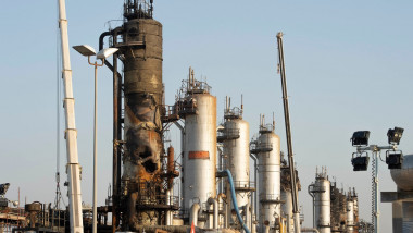 Instalație petrolieră distrusă în Arabia Saudită.