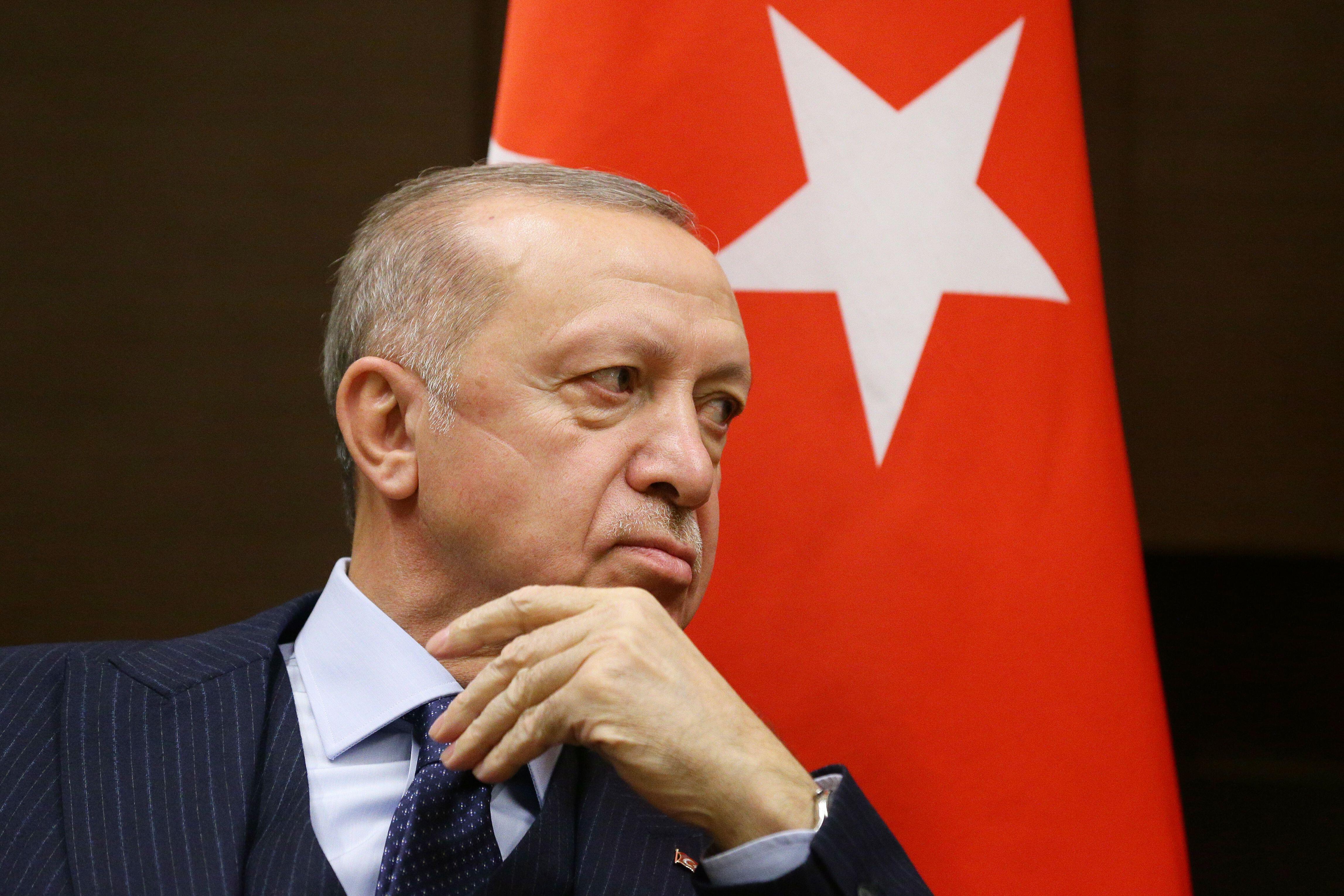 Echilibristica lui Erdogan. De ce vrea Turcia să medieze conflictul dintre Vladimir Putin și Occident?