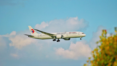 avion china eastern in zbor