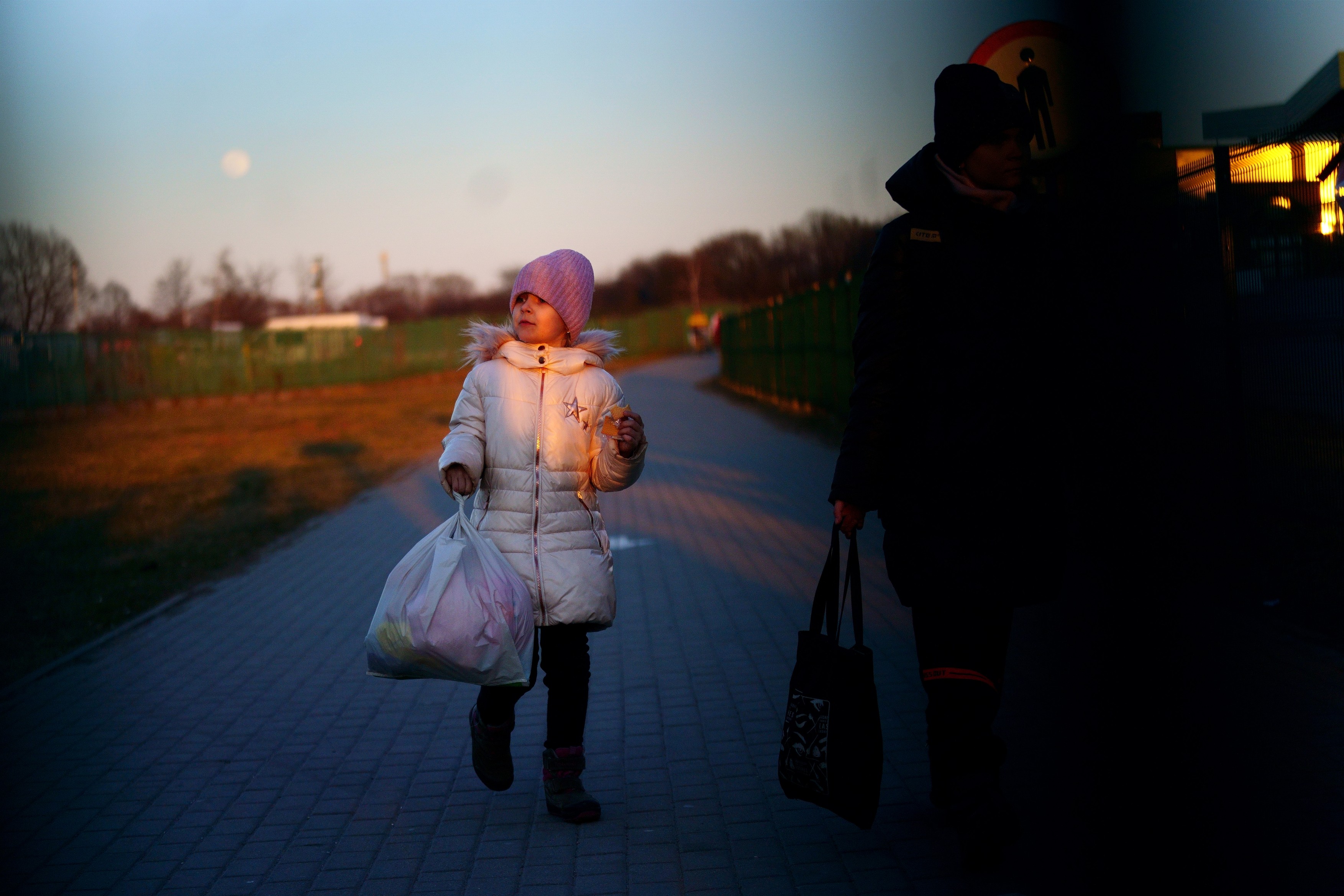 Comisia Europeană avertizează că există riscul ca minorii neînsoțiți din Ucraina să ajungă victime ale traficului de persoane