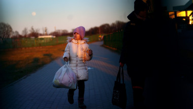 Jumătate dintre cei 3,3 milioane de ucraineni care şi-au părăsit ţara de la începutul invaziei ruse sunt copii. Foto: Profimedia Images