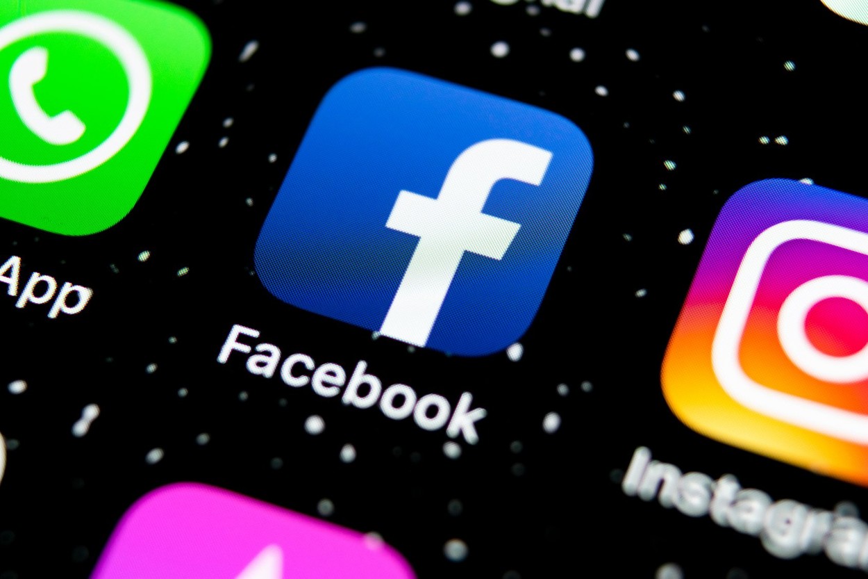 Rusia interzice Facebook și Instagram și declară Meta „organizație extremistă”