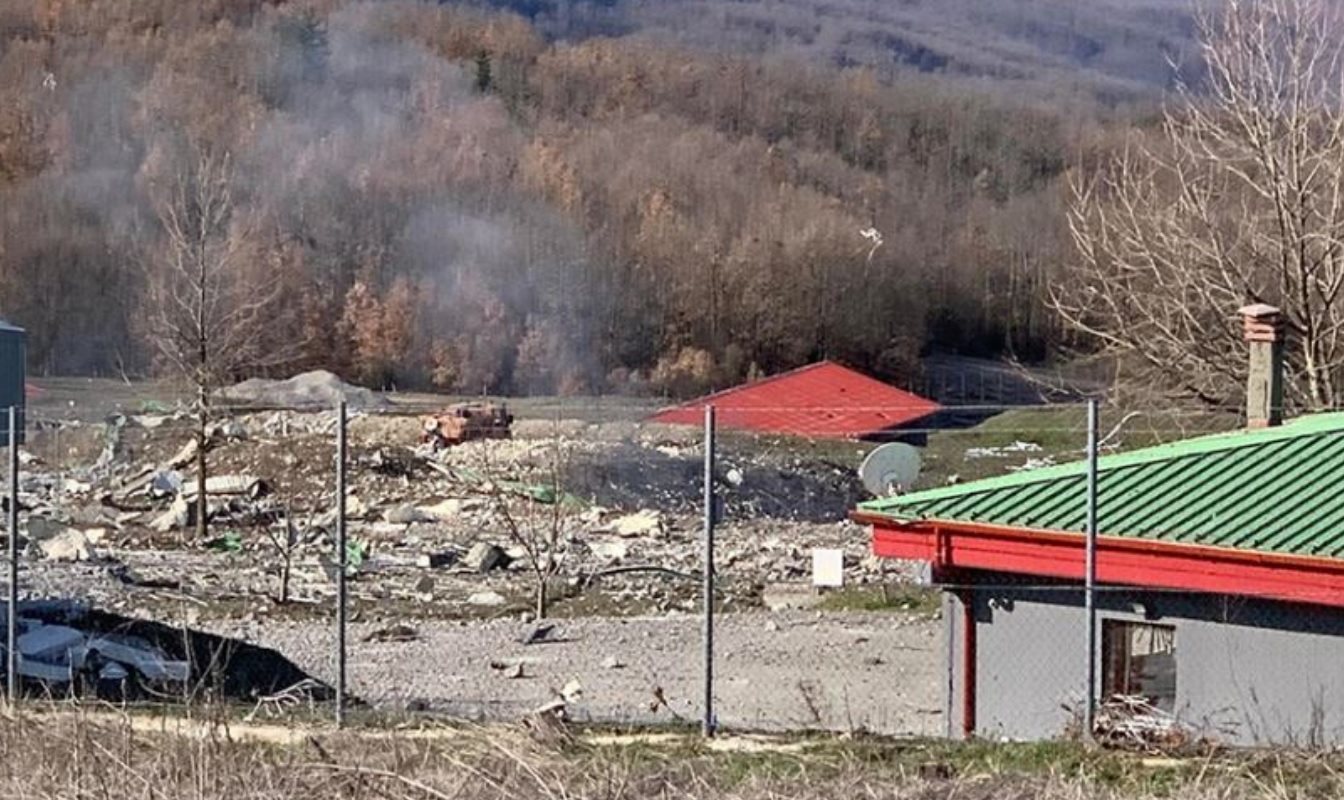 Doi răniți după o explozie puternică la o fabrică de explozivi din Grecia. "Locul s-a transformat într-un morman de moloz şi metal"