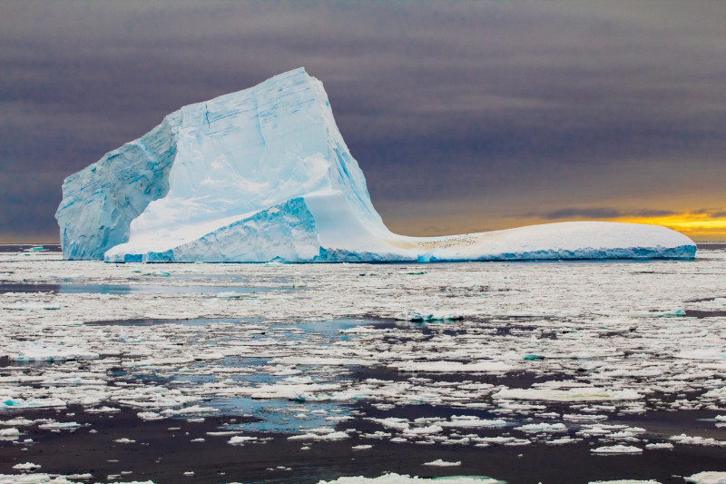 ghețar în proces de topire în Antarctica