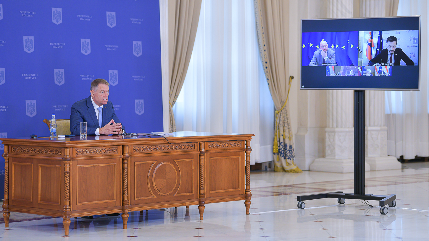 Klaus Iohannis a discutat cu Charles Michel. Președintele s-a pronunțat pentru sancțiuni UE suplimentare împotriva Rusiei