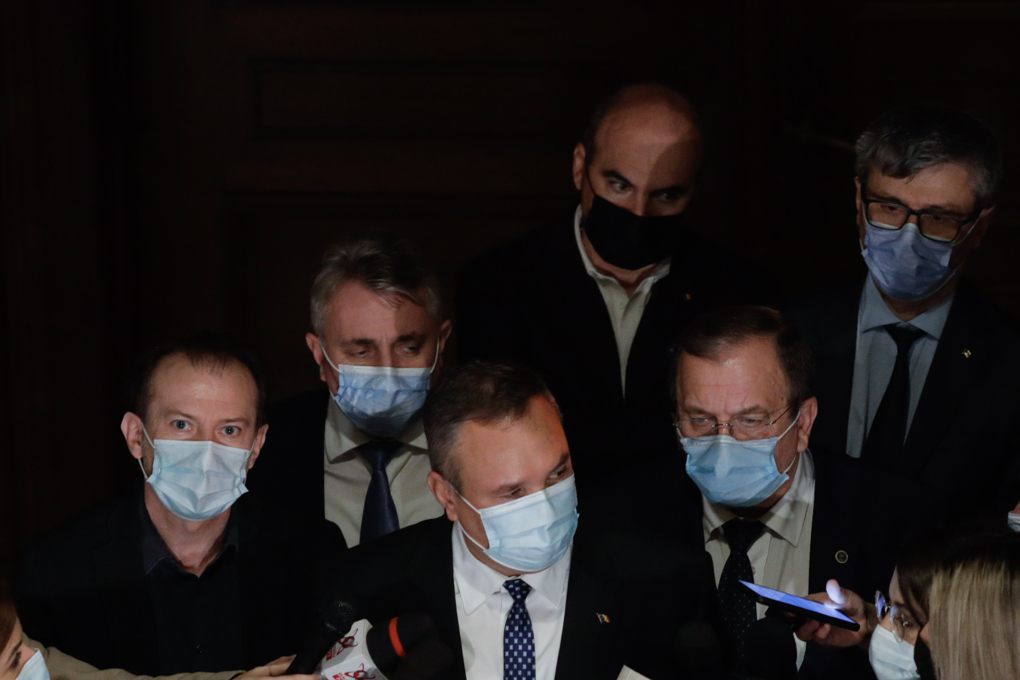 Tensiuni în PNL, după ce Cîțu a cerut o evaluare a miniștrilor. Ciucă: Evaluarea și remanierea sunt la latitudinea premierului