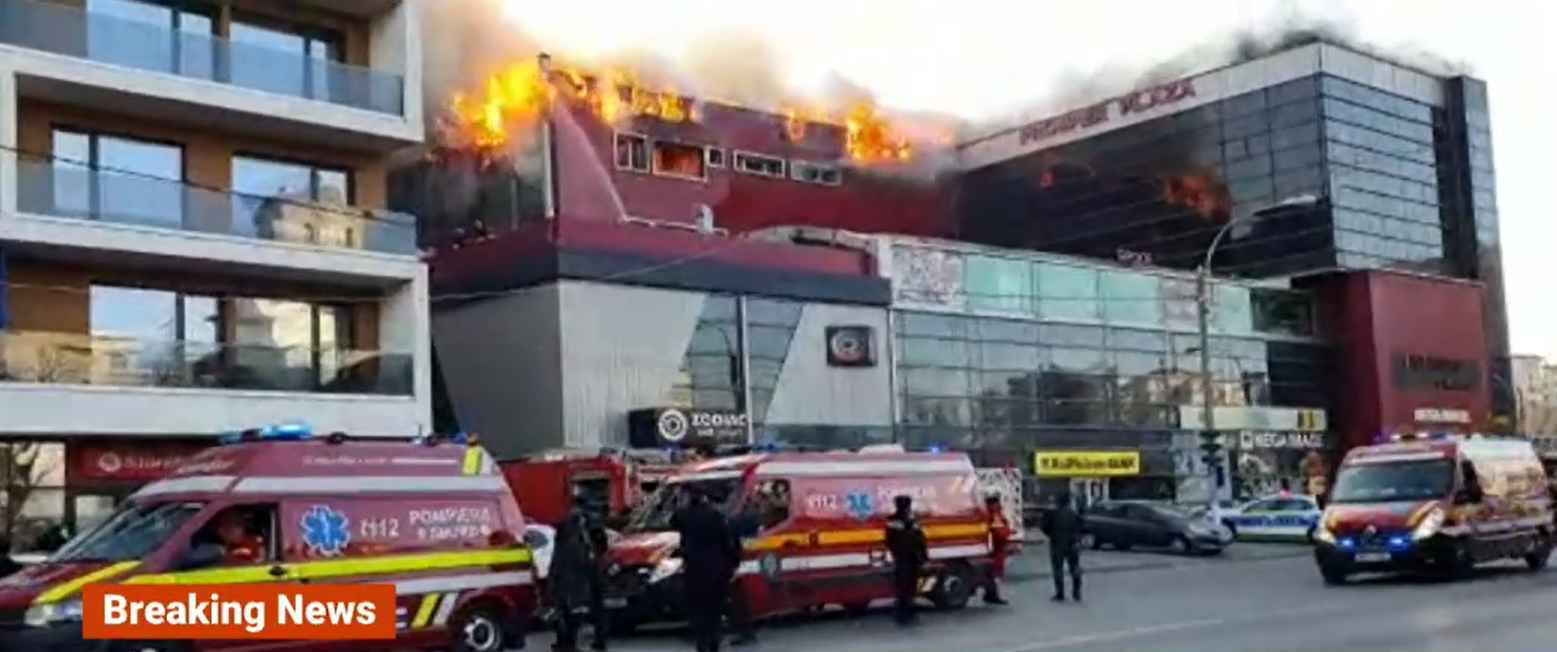Incendiu puternic la un centru comercial din Sectorul 5